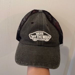 Vans off the wall black hat